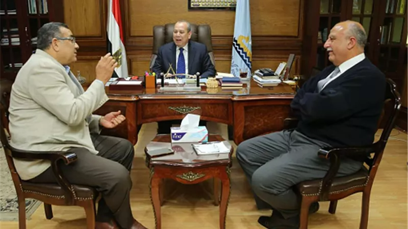 المحافظ يبحث مشاكل وطلبات مواطني كفر الشيخ