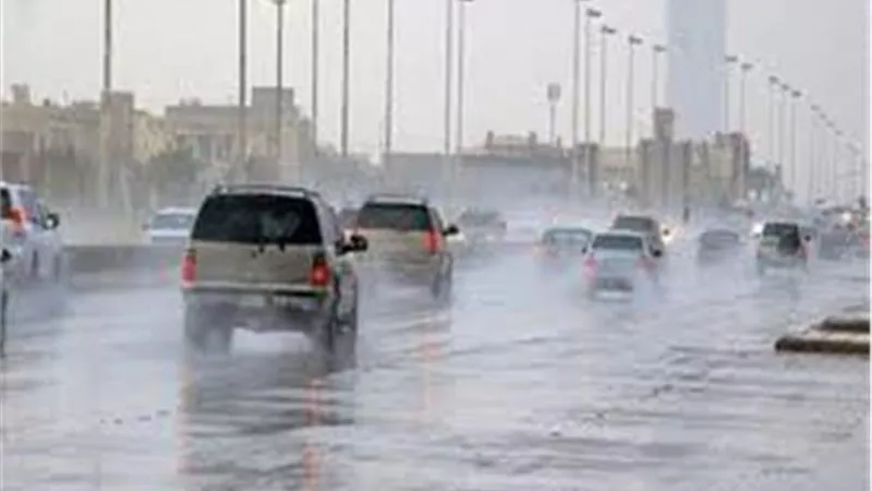 رفع حالة الطوارئ ومتابعة الطرق السريعة بسبب السيول