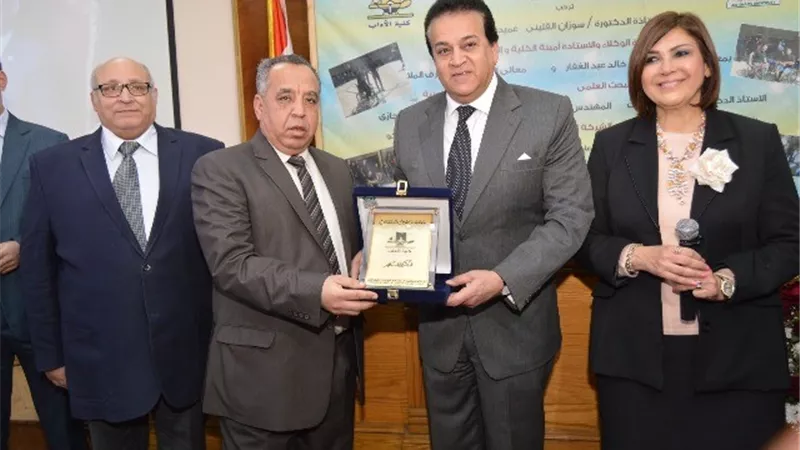 وزير التعليم العالي يفتتح قاعة تعليمية لذوى الإعاقة بآداب عين شمس..صور