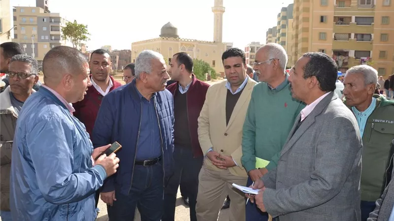 محافظ السويس: استكمال أعمال الرصف وازالة الاكشاك المخالفة ورفع التراكمات بحي الاربعين