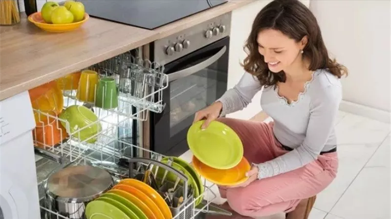 أسهل وأرخص طريقة لتنظيف غسالة الاطباق