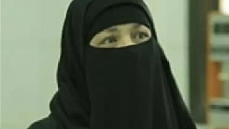 باحثة مصرية تقضي على السرطان باستخدام نباتات صحراوية.. فيديو