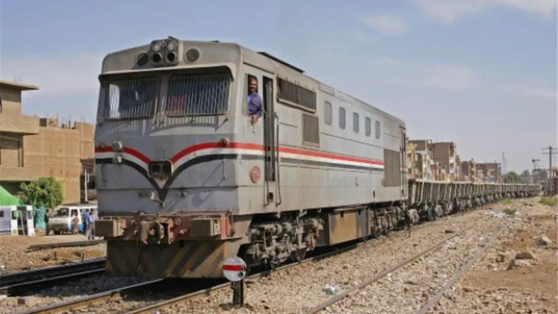 مصرع طالب دهسه قطار بسوهاج