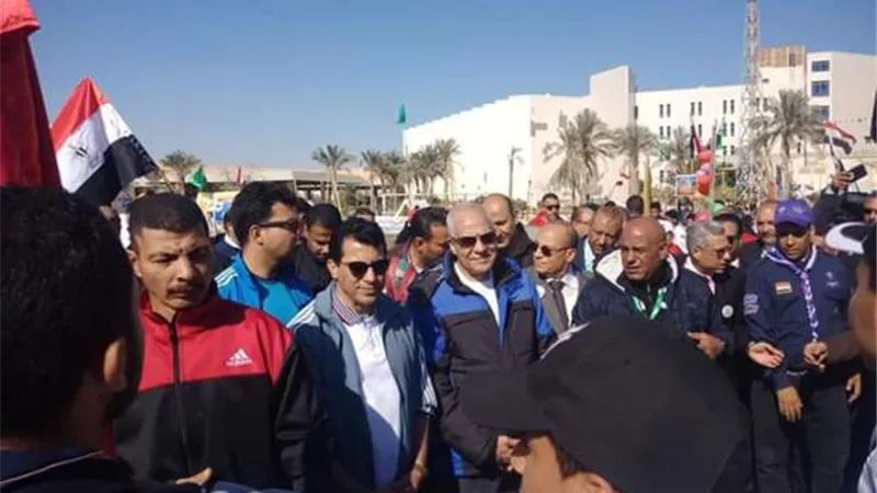محافظ الجيزة ووزير الشباب يشاركون الطلاب ماراثون للجري
