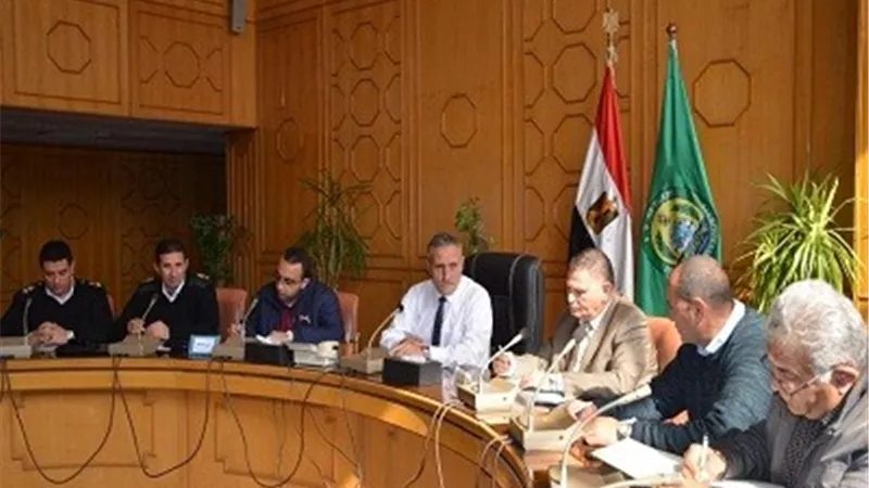 عثمان : صيانة الانارة والمسطحات الخصراء .. شاشات عرض بالشوارع