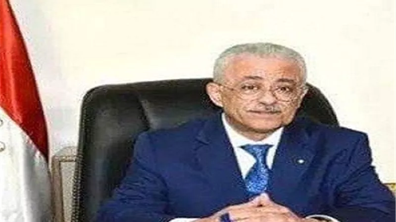 تكريم أبناء شهداء الوطن والشرطة في طابور الصباح في الفصل الدراسي الأول بجنوب سيناء
