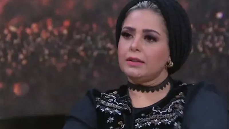 صابرين تجلس على كرسي ملكي .. صور