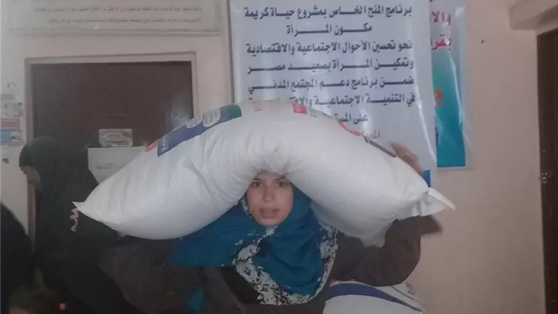 ٥٣ منحة تربية بط للمعيلات بسدمنت الجبل
