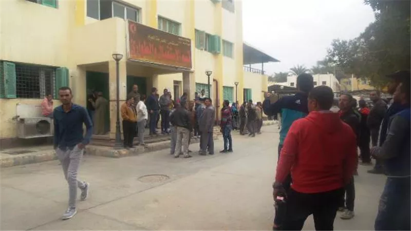 اصابة 5 مجندين فى إنقلاب سيارة شرطة بطريق الفرافرة
