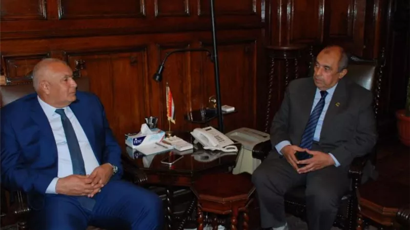 ابو ستيت يبحث مع محافظ الوادى الجديد التوسع فى زراعة التمور والقمح والفول