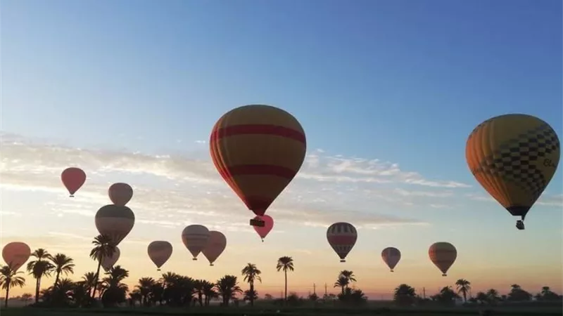 إلغاء رحلات البالون اليوم بالأقصر بسبب شدة الرياح