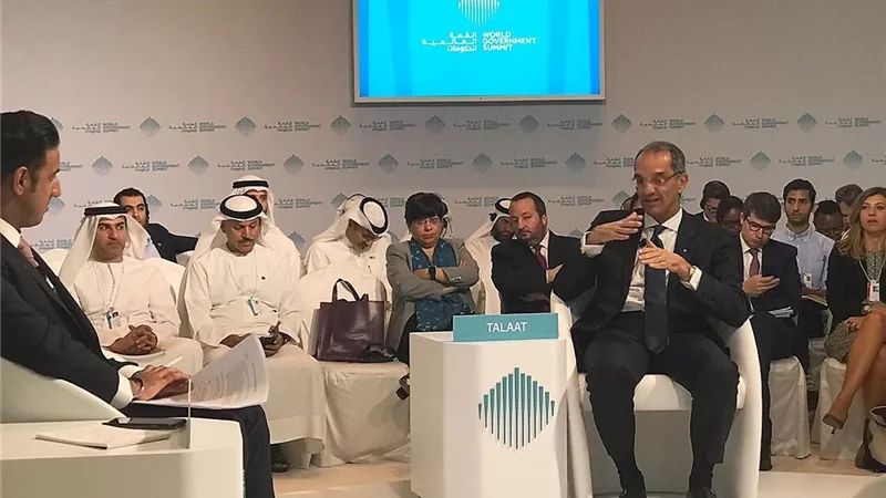 طلعت يستعرض تطوير الشراكة بين القطاعين الحكومي والخاص بمجال الاتصالات