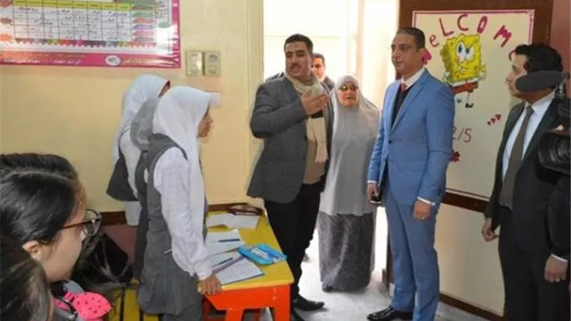 محافظ سوهاج يتفقد سير العملية التعليمية