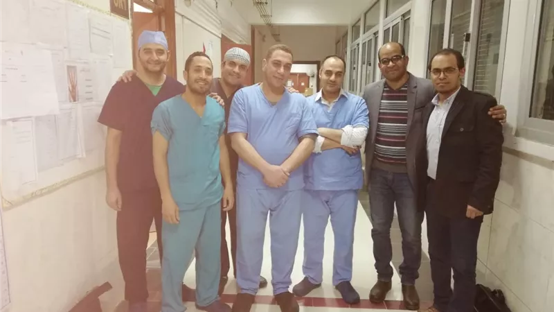 فريق طبى بجامعة أسيوط ينجح في إجراء عملية جراحية معقدة لاستئصال ورم سرطاني بالكلى