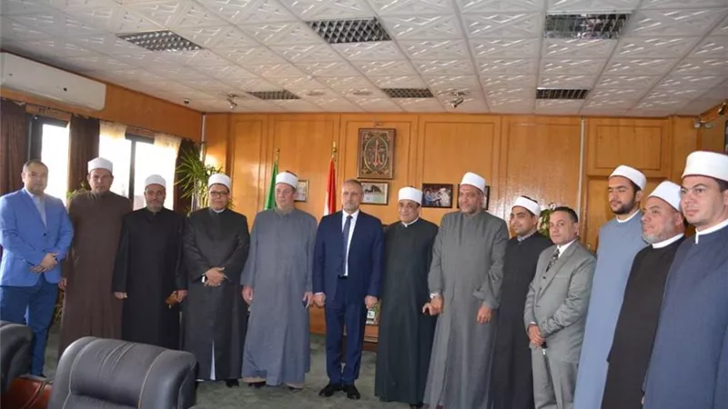 بالصور .. محافظ الإسماعيلية يستقبل قافلة الأزهر الدعوية