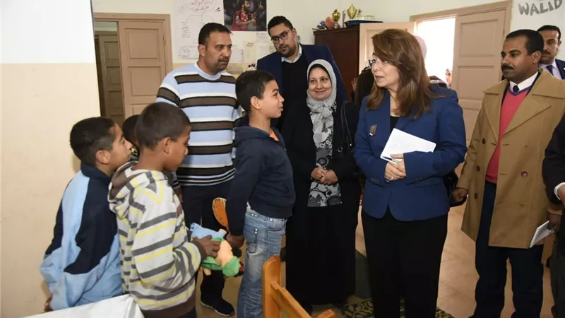 غادة والي تزور مجمع الدفاع الاجتماعي بالإسكندرية