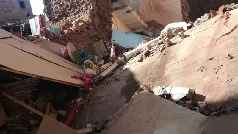 انهيار منزلين فى سوهاج بسبب تسرب مياه .. صور