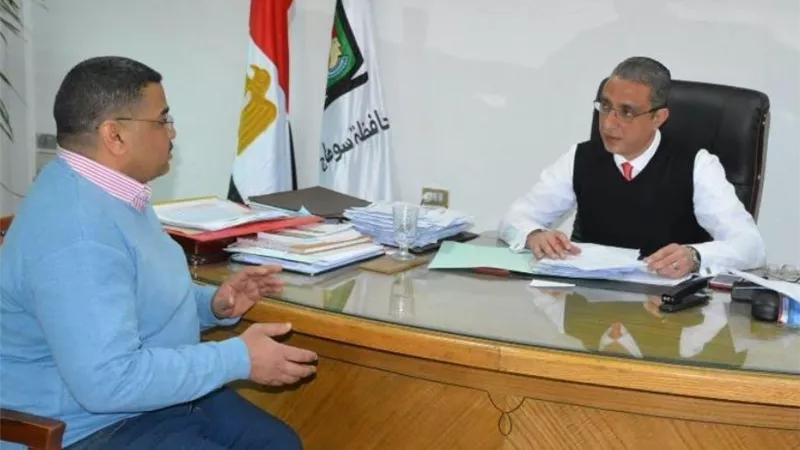 محافظ سوهاج يوجه بعلاج 3 أشقاء بعد استغاثة والدتهم