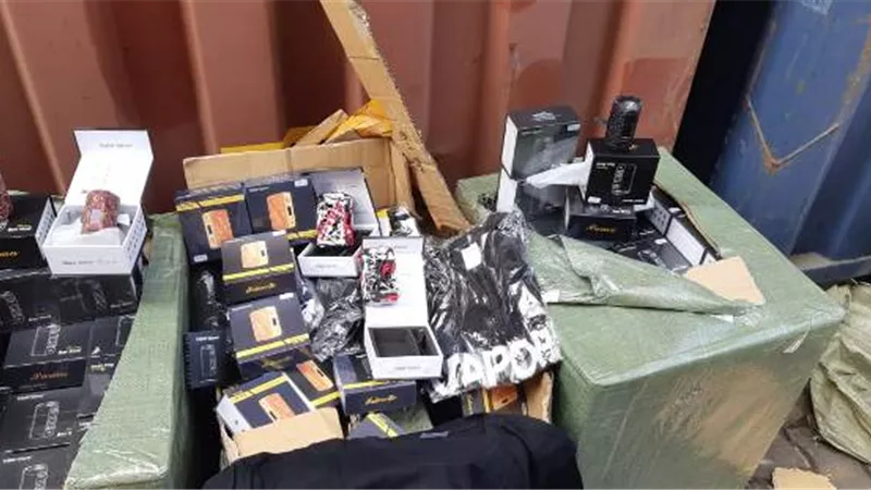 أحباط تهريب 22طن ألعاب ناريه وشيش أليكترونيه بميناء الإسكندريه