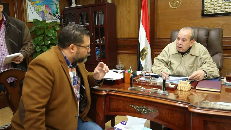 محافظ كفرالشيخ يناقش خطة تنفيذ مشروعات الغاز الطبيعى للمنازل