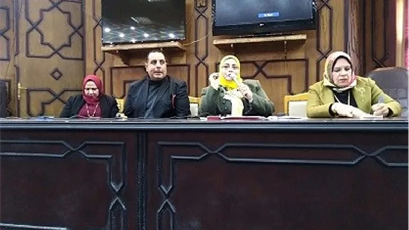 وكيل تعليم كفر الشيخ تناقش الإستعدادات لتوزيع التابلت على الطلاب