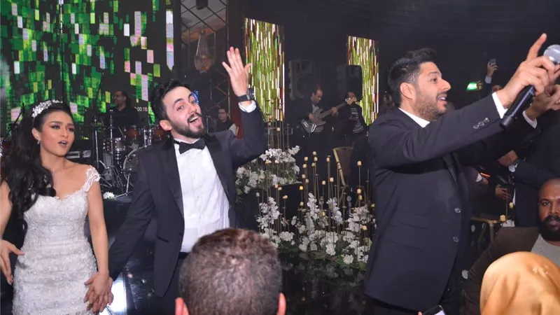 حماقي يشعل زفاف نجل المخرج طارق العتر بـ 