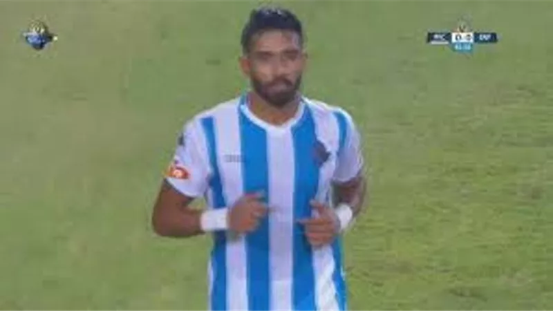 اكلة عكاوى تحل مشكلة مدافع بيراميدز