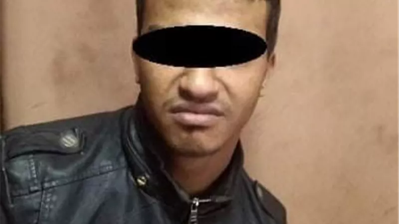 عاطل يبيع الاستروكس فى مترو الأنفاق