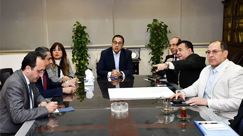 مدبولى يعقد اجتماعا لمتابعة الموقف التنفيذى لمحور 30 يونيو وطريق هضبة أسيوط