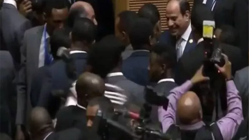 الرئيس السيسي يغادر مقر الاتحاد الأفريقى