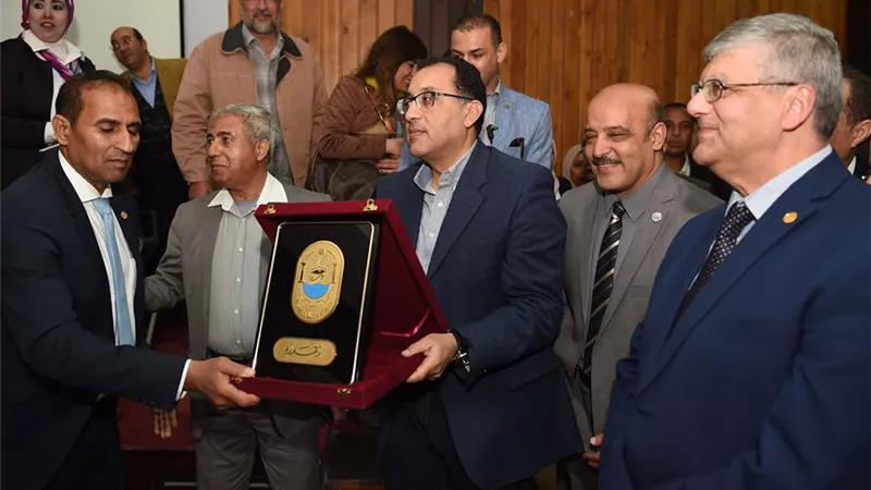 مدبولي يتفقد مبانى الجامعة بمدينة أسوان الجديدة.. صور