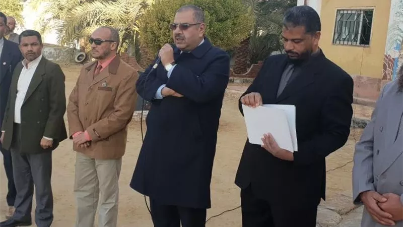النيلي يشهد طابور الصباح ويكرم المتفوقين بالرمل الاعدادية بواحة سيوة