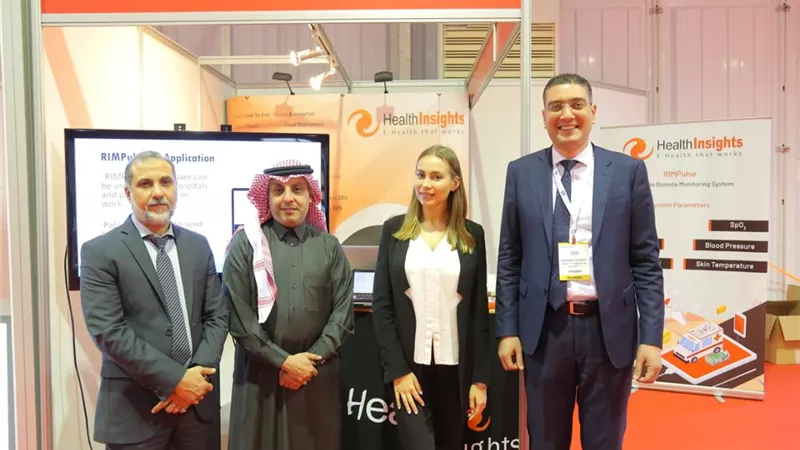 ساعة ذكية تراقب المريض فى الجو لاتخاذ إقرار الهبوط الاضطراري