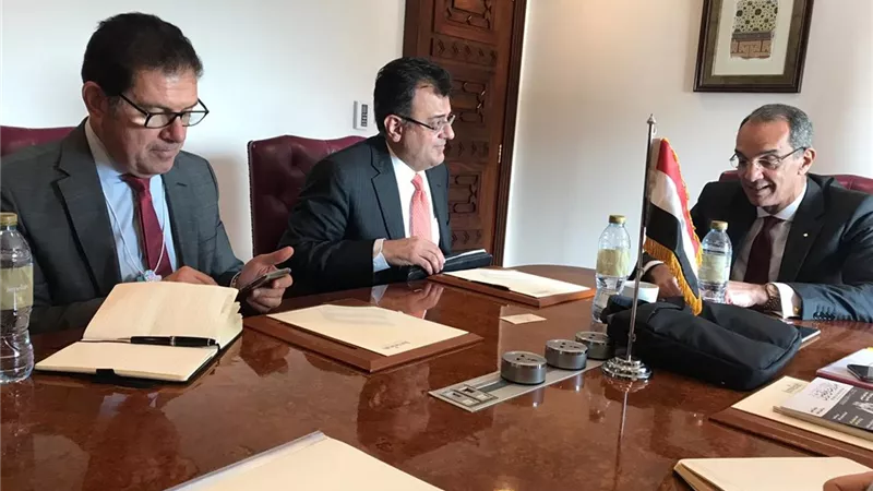 طلعت يبحث سبل التعاون مع شركات عالمية بمجال تكنولوجيا المعلومات