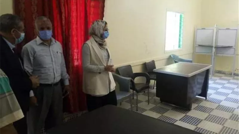 نائب محافظ الوادى الجديد تتابع تجهيزات مقار لجان انتخابات الشيوخ.صور