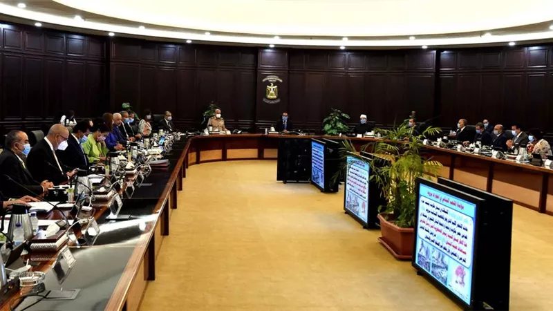 مدبولي: متابعة الجهود المختلفة من الوزارات لإرسال المساعدات إلى لبنان