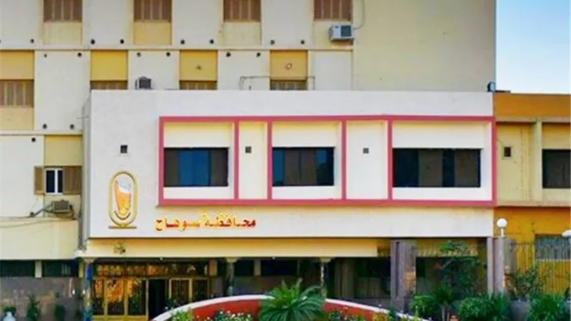 خدمة المواطنين تستجيب لـ 926 شكوى خلال شهر بسوهاج