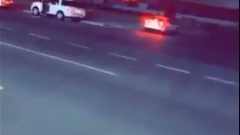 بالفيديو.. اندلاع حريق فى ساحة قطار الحرمين بالسعودية والدفاع المدنى يحاول إخماده
