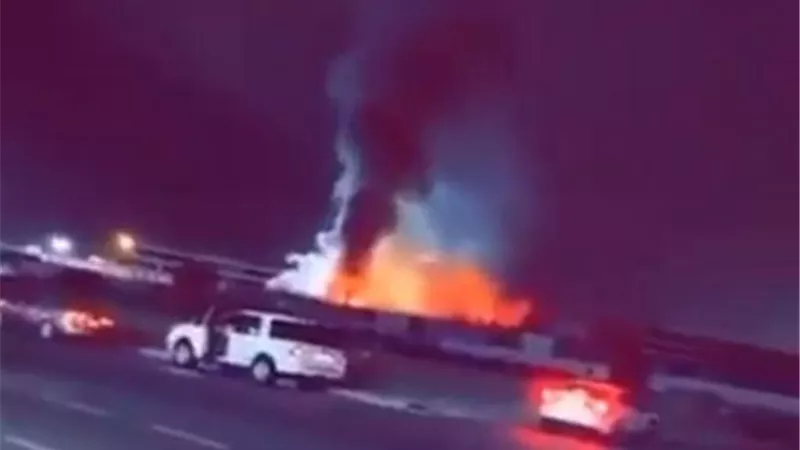 اندلاع حريق هائل بساحة قطار الحرمين بالسعودية