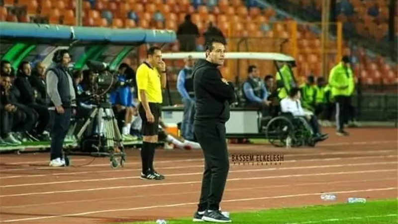 مزيكا المدير الفنى لنادى الشرقية يتقدم باستقالته
