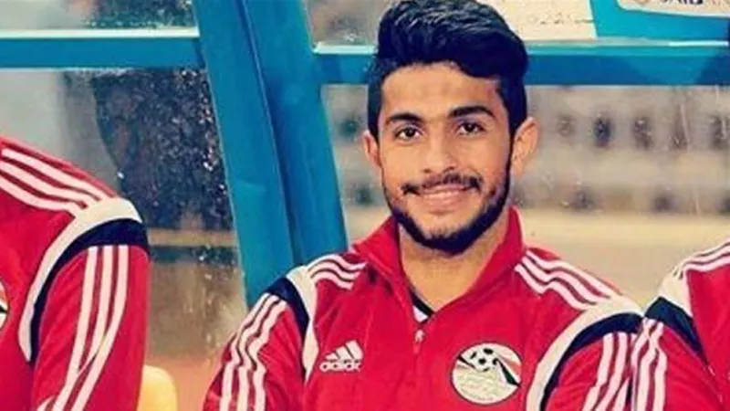 ايمن اشرف يشارك فى تدريبات الاهلى الجماعية