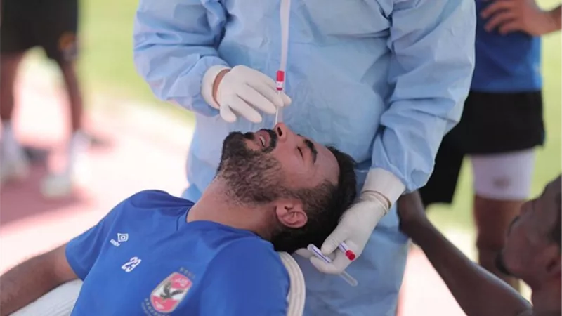 لاعبو الاهلى يجرون مسحة طبية صباح اليوم