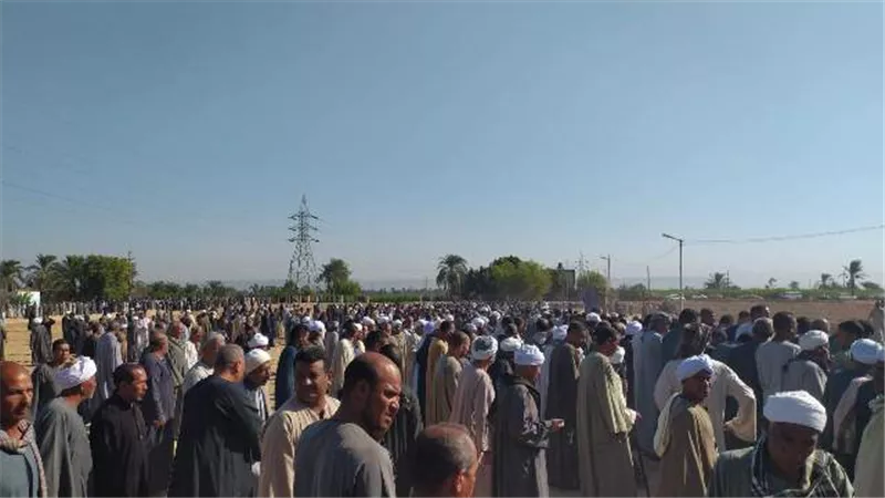 أهالي قنا يشيعون جثماني شهيدي الغربة في السعودية .صور