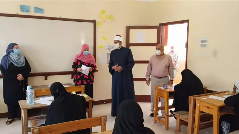 وكيل الأزهر يتفقد امتحانات نقل وشهادات القراءات