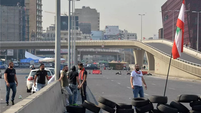 بيان للجيش اللبناني يشدد على ضرورة سلمية التعبير والابتعاد عن قطع الطرق