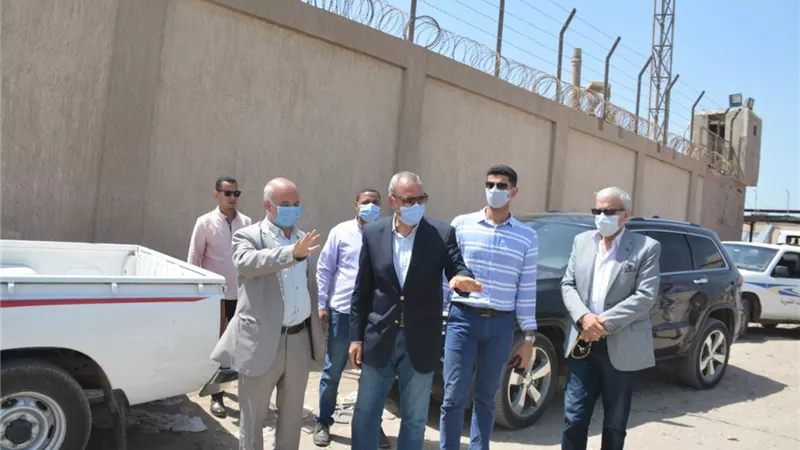 الهجان يتفقد اعمال طريق شركات البترول وانشاء طريق خلف الشركات