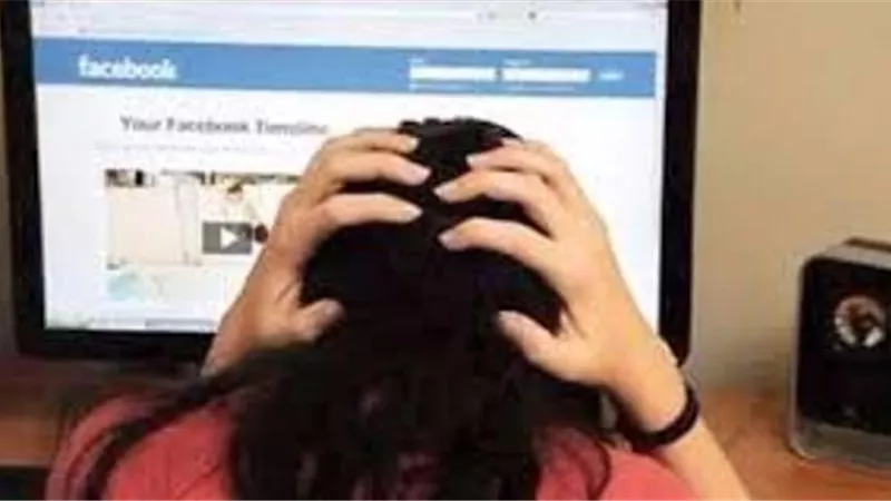 ضبط عاطل بالبحيرة يبتز الفتيات بنشر صورهن على فيسبوك