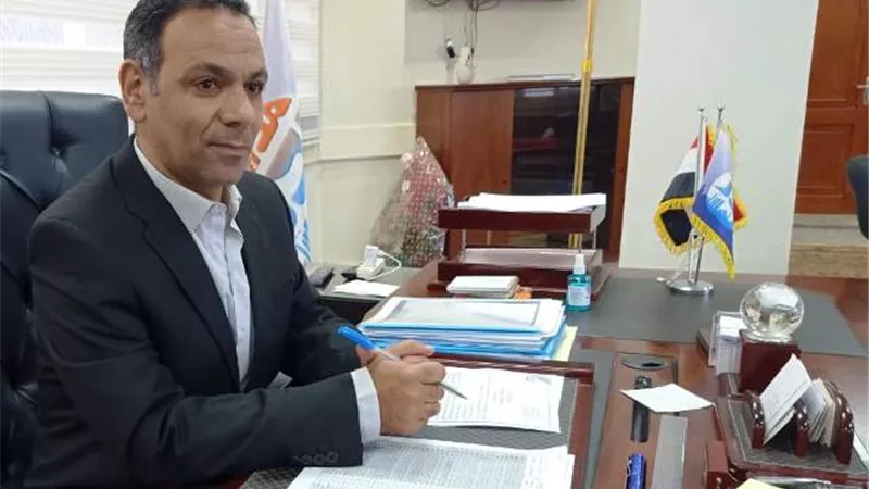 عمار مندور: جهاز مدينة بدر أغلق 5 محلات مخالفة بالتعاون مع شرطة.. بالصور