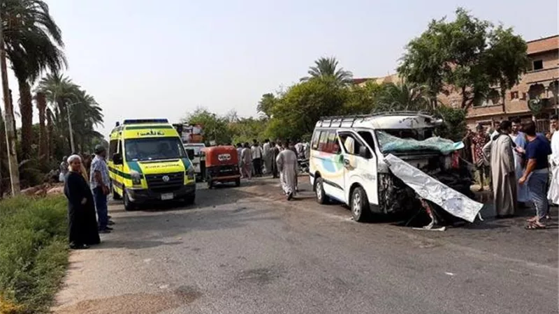 مصرع 8 فى تصادم ميكروباص مع نقل على الطريق الإقليمى ببنها
