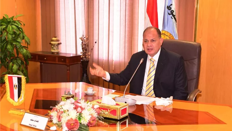 محافظ أسيوط يعقد اجتماعه الدوري مع رؤساء المراكز والمدن لمتابعة سير العمل